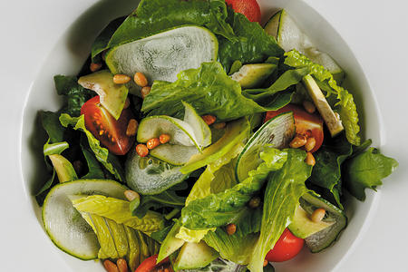 Большой зеленый салат