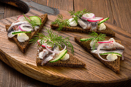 Гренки с балтийскими анчоусами