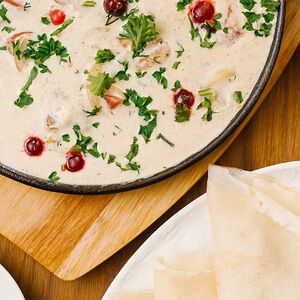 Мачанка с уткой и охотничьими колбасками