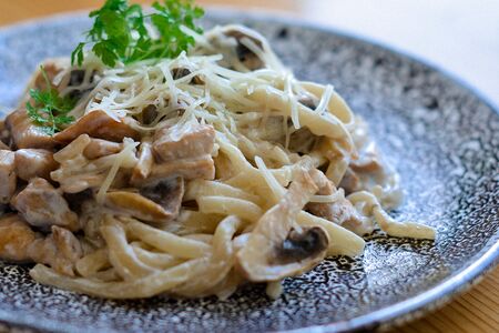 Паста с курицей и грибами