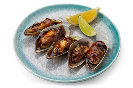 Мидии, запеченные в чесночном соусе