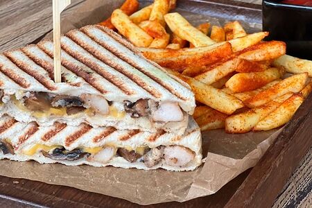 Сэндвич с курицей и грибами