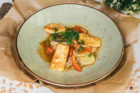 Сочинский салат с жареным адыгейским сыром