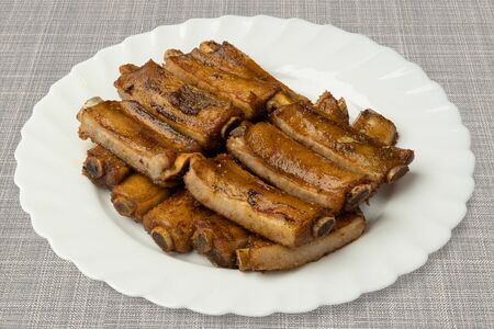 Ребрышки, жаренные в приправах