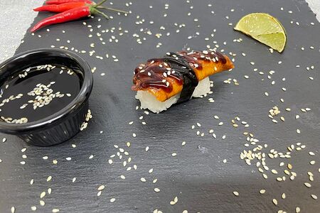 Суши с угрем