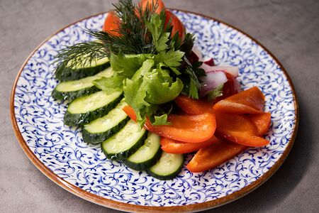 Ассорти из свежих овощей
