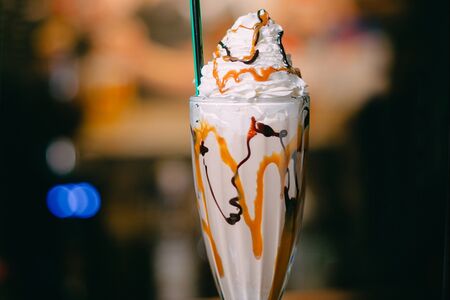 Коктейль молочный ванильный