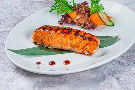 Стейк из сёмги жареный