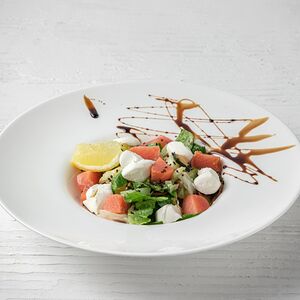 Салат с семгой и сливочным сыром