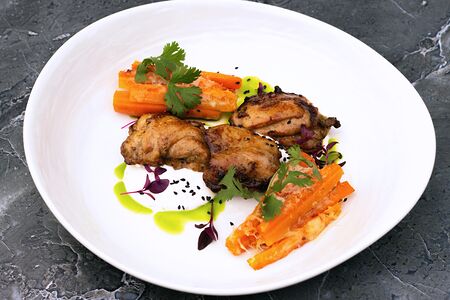 Курица с медовой морковью и пармезаном