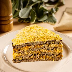 Печеночный торт с чесноком