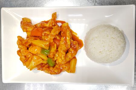 Жареные креветки с ананасом