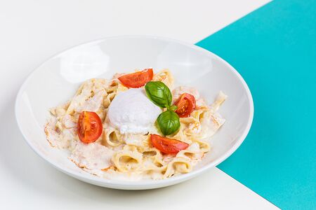 НЕкарбонара с яйцом пашот