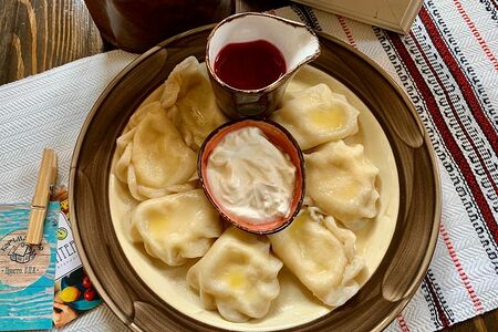 Вареники со сладким творогом и вишневым киселем