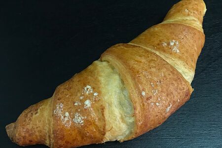 Круассан с маслом