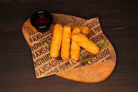 Палочки из моцареллы