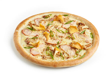 Пицца с цыпленком и лисичками