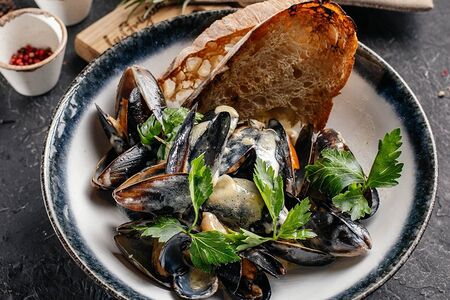 Мидии в соусе горгонзолла