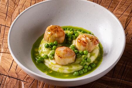 Гребешки с трюфельным пюре