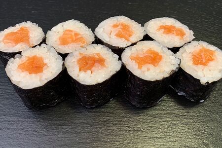 Роллы с лососем