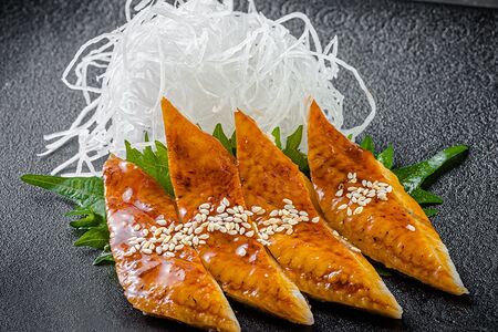 Сашими Угорь