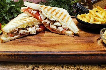 Сэндвич пшеничный с яйцом и курицей