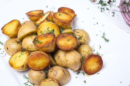 Молодой картофель черри на углях