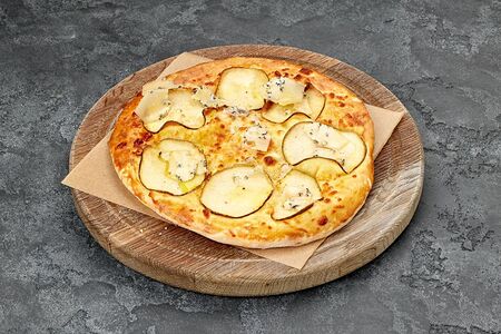 Хачапури с грушей и сыром блю чиз