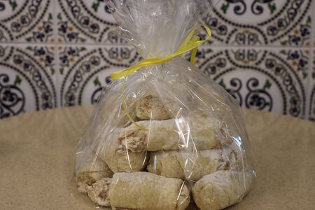 Фирменные рогалики с безе и грецким орехом