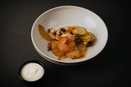 Жареный картофель с грибами