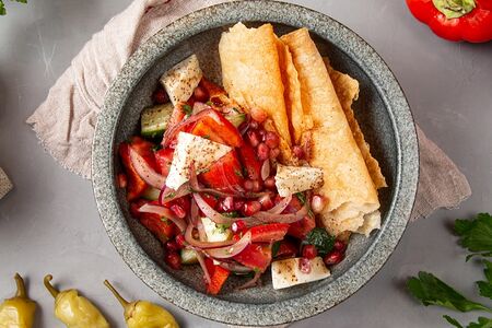 Аль Фатуш из свежих овощей с сумахом и козьим сыром