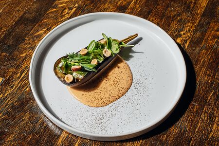 Запеченный баклажан с копченым адыгейским сыром и сливочным кимчи