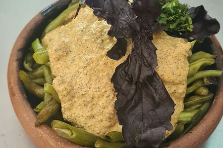 Фасоль зеленая с орехом