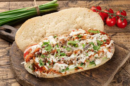 Шаурма в хлебе с курицей