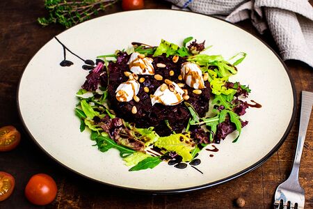 Салат из молодой запеченной свеклы