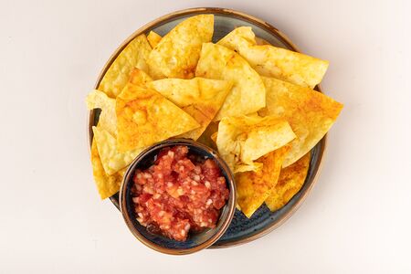 Начос с сальсой