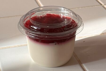 Панна котта с малиной
