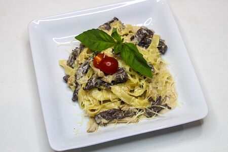 Паста с говядиной и вешенками