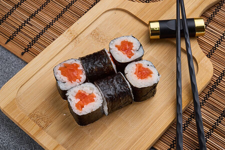 Ролл с лососем