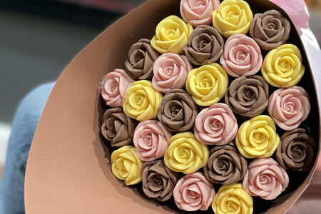 Шоколадные розы букет 27 роз