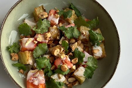 Салат из печеного баклажана