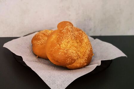 Булочка с клубникой