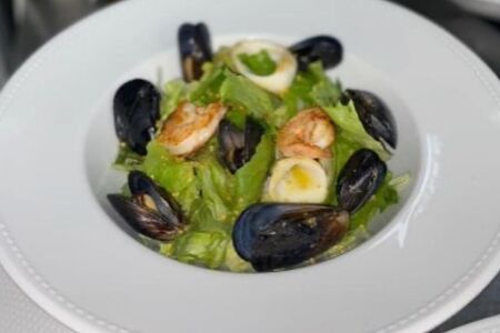 Салат с морепродуктами