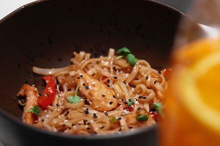 Вок с курицей