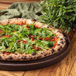 Пицца с брокколи и кабачками