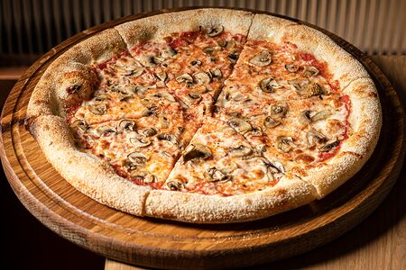 Пицца с грибами