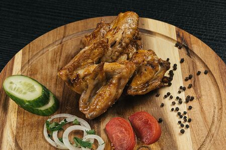 Куриные крылья на углях