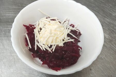 Свекла с сыром и чесноком