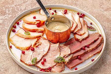 Мясная тарелка собственного приготовления