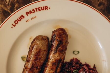 Колбаски из свинины с укропом и сыром моцарелла